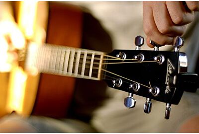 Como afinar um violão?