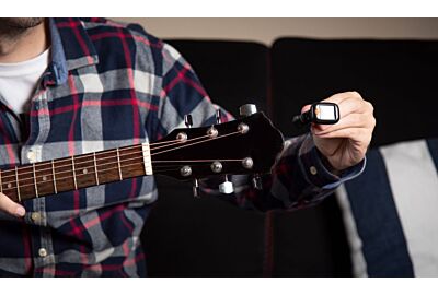 Como afinar um violão com afinador? Confira as melhores formas