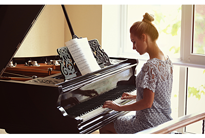 Diferenças entre pianos acústicos, de cauda e verticais.
