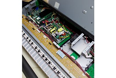 POR DENTRO DO TECLADO KORG KRONOS INSIDE KEYBOARDS