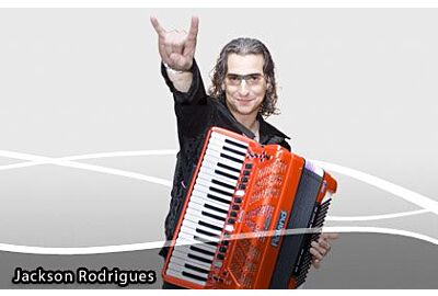 Jackson Jofre Rodrigues Com o modelo V-Accordion FR-7 ROLAND
