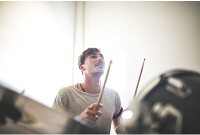 6 maneiras diferentes de como aprender a tocar bateria