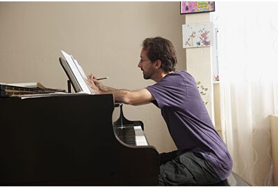 Aprenda como ler partituras de piano de forma fácil e eficiente