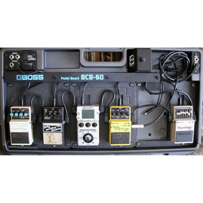 Boss Pedais Analógico com BCB-60 + Zoom MS-50G | Melhores Preços