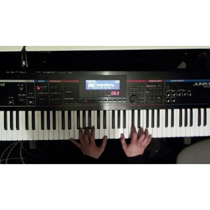 Roland Juno-Stage: Teclado Sintetizador Profissional