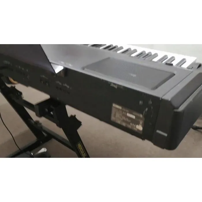 Yamaha CP-300: Piano Digital Profissional de Alta Qualidade