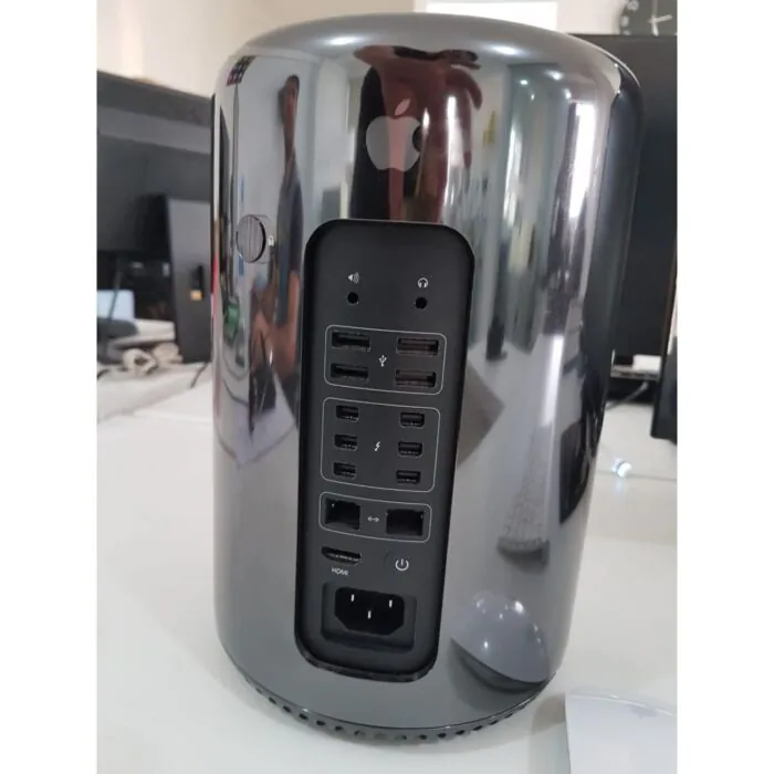 Mac Pro 2013 6コア D500 SSD1TB Monterey 美品 Mac Pro 2013 Intel Xeon E5 6-Core 3.5GHz - 64GB RAM - SSD 256GB