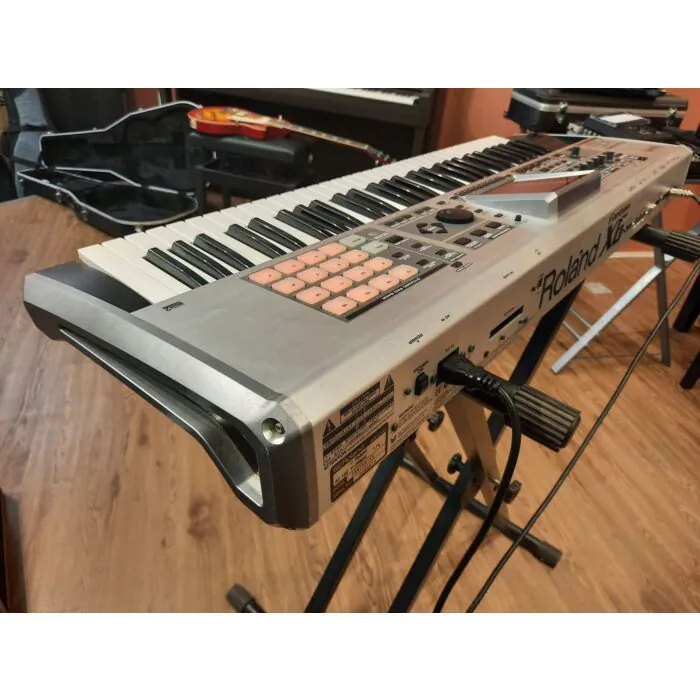 Roland Fantom-X6 Teclado Workstation com Case - Usado