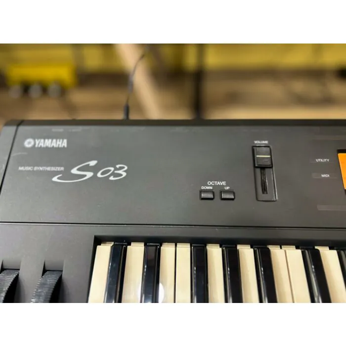 Yamaha S-03 Teclado Sintetizador Compacto para Músicos - Usado