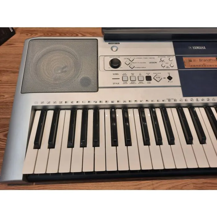 Teclado Arranjador Yamaha PSR-E323 - Usado