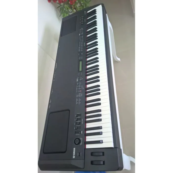 Yamaha CP-300: Piano Digital Profissional de Alta Qualidade