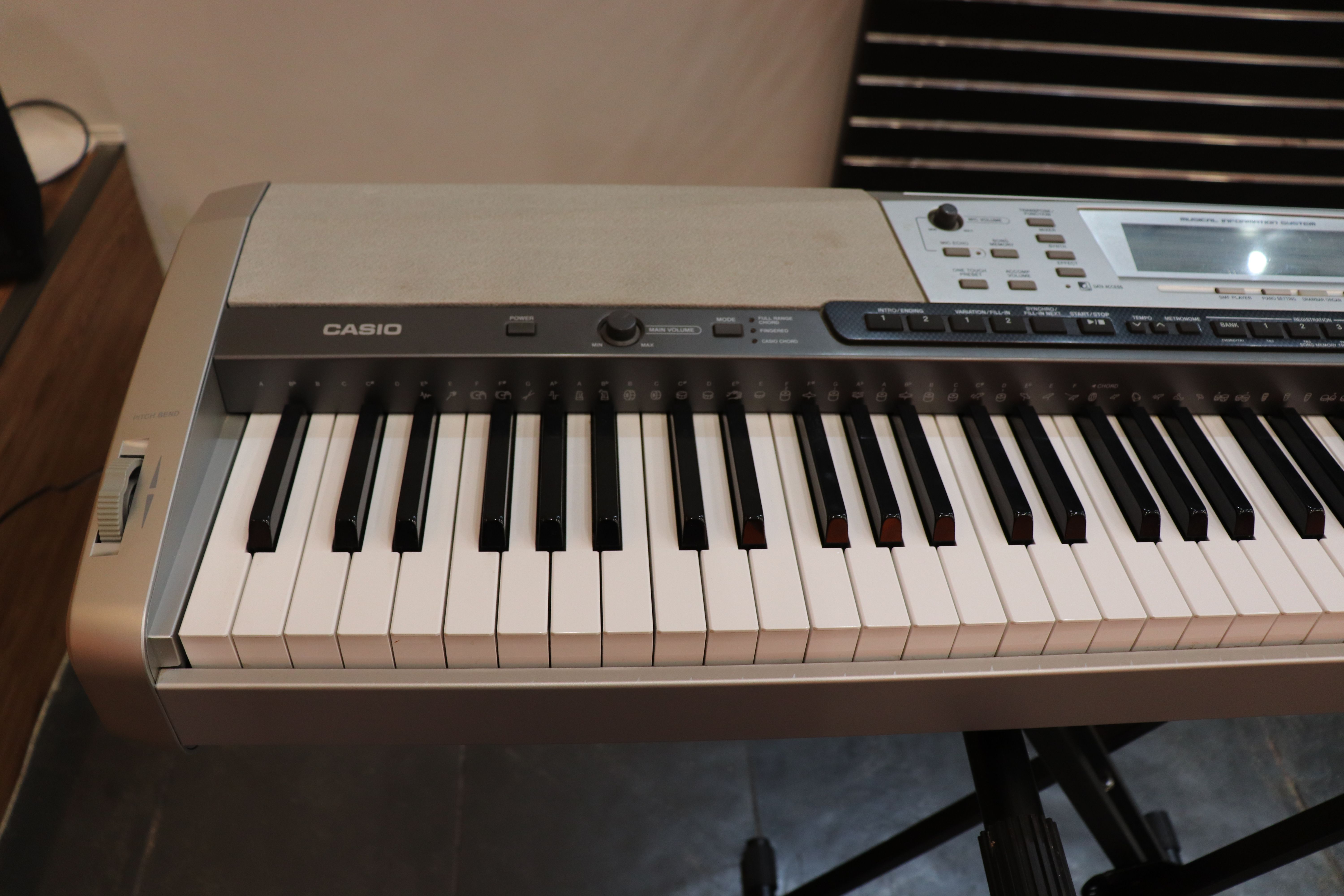 Casio Privia PX-410R - Piano Digital Usado