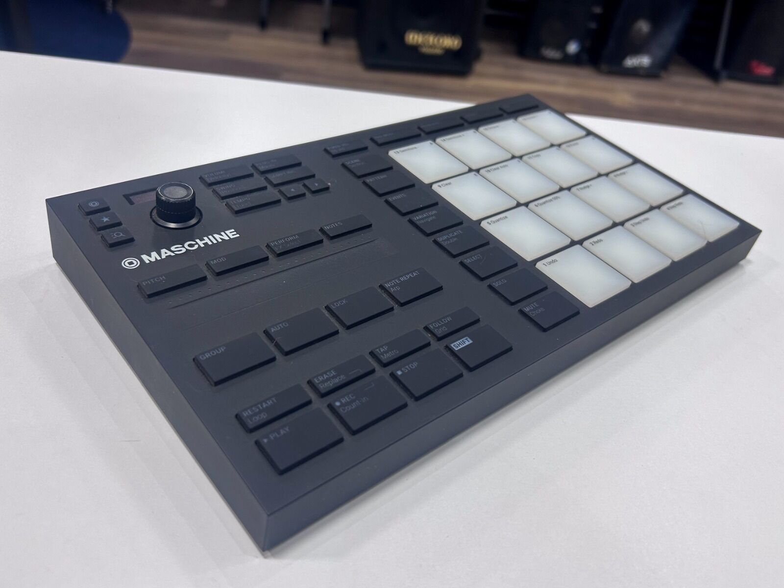 Controlador Native Instruments Maschine Mikro MK3 - Preto - Usado