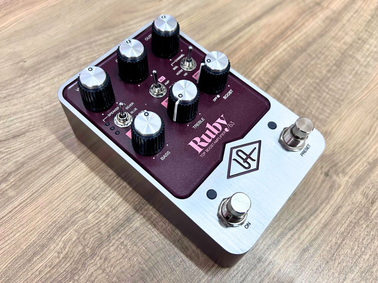 ギター UAFX - Ruby 63 Top Boost Amplifier - Pedal De Guitarra Ruby '63 Top Boost Amp Universal Áudio - AV Pro