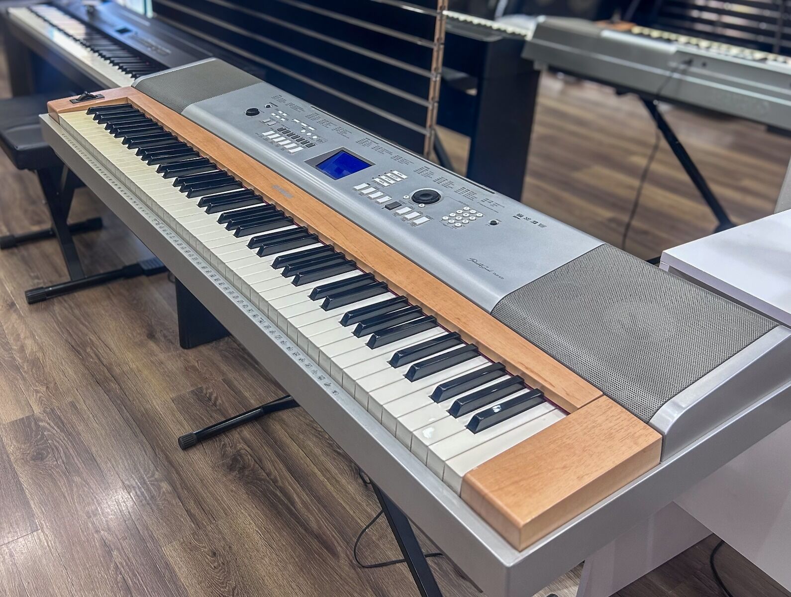 未使用 YAMAHA DGX-620 電子ピアノ 88鍵 2006年 スタンド付 ヤマハ