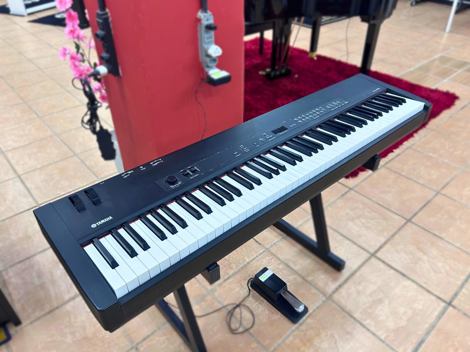 YAMAHA CP 33 - Preto - Usado | TeclaCenter Instrumentos Musicais
