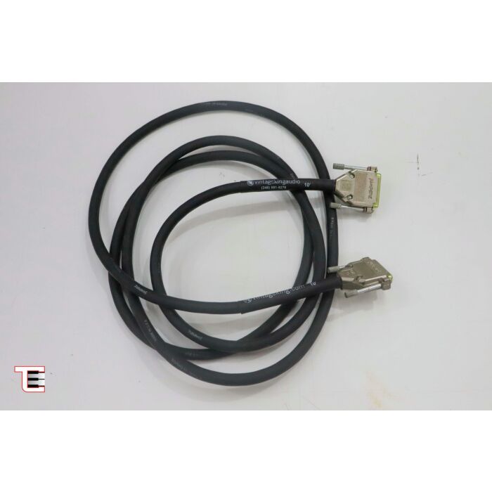 O cabo de 3 metros Multi Cabo Mogami de 8 partes com conector DB-25 oferece qualidade lendária da Mogami, versatilidade com o DB-25 e um toque vintage do design Vintage King Audio Zilpisness ZL8. Com 8 partes independentes, proporciona conectividade flexí