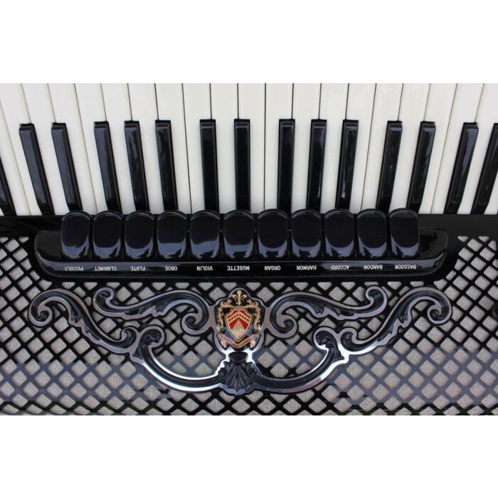 O acordeon Scandalli Super VL Extreme é um instrumento musical de alta qualidade, ideal para músicos profissionais e amadores que buscam um som potente e expressivo. Com sua marca renomada e reconhecida no mercado, este acordeon é perfeito para quem busca