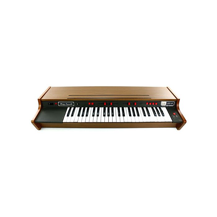 ARP Solina String Ensemble Modelo SE-IV - USADO O ARP String Ensemble, também conhecido como Solina String Ensemble, é um sintetizador multi-orquestral totalmente polifônico com teclado de 49 teclas, produzido pela Eminent BV (conhecida com a marca Solina