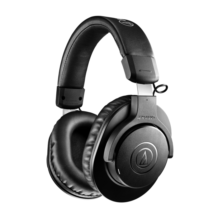 Os fones de ouvido sem fio extra-auriculares ATH-M20xBT incluem todos os recursos que você deseja e a qualidade de áudio que você exige.-Audio-Technica ATH-M20XBT | Fone de ouvido profissional com monitoramento sem fio ID-84594