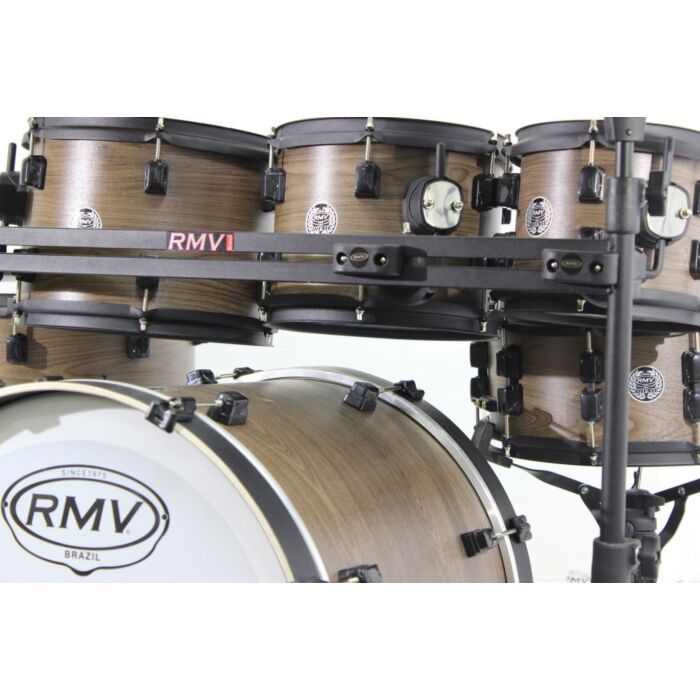 Bateria rmv road stage tech – cappuccino wood BATERIA RMV ROAD STAGE TECH – Cappuccino Wood. Bateria com 3 tons, rack com 2 suportes de pratos, chimbau e pedal RMV.-bateria rmv road stage tech – cappuccino wood ID-4728