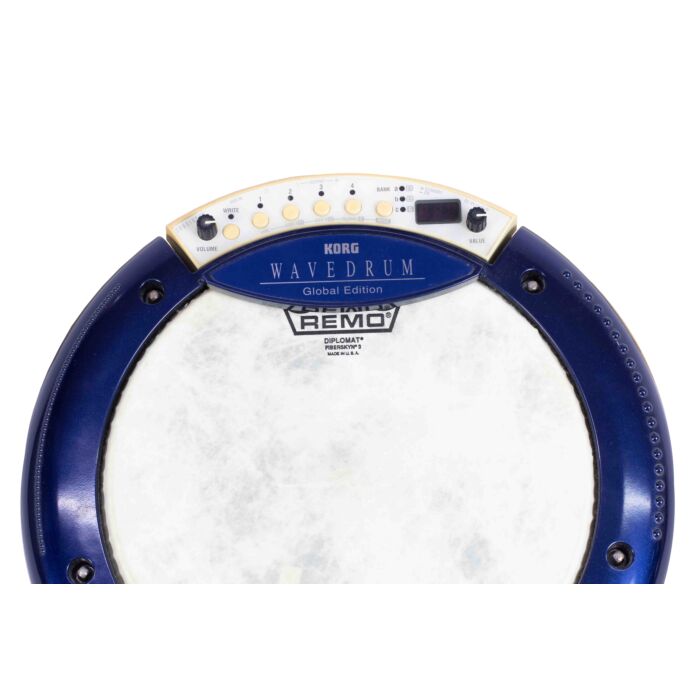 A Wavedrum Global Edition da Korg representa uma evolução poderosa na família Wavedrum, oferecendo a mais ampla variedade de sons até hoje. Com 60 algoritmos DSP e 400 sons PCM, combina síntese inovadora para proporcionar uma expressão musical única. Seus