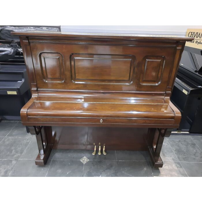 Piano Acústico Kohler & Campbell New York Armário Ano 1910 - UsadoOs pianos Kohler & Campbell são produtos das mentes engenhosas de duas pessoas, Charles Kohler e John Calvin Campbell. Em 1896, eles se uniram para formar a sociedade que mais tar