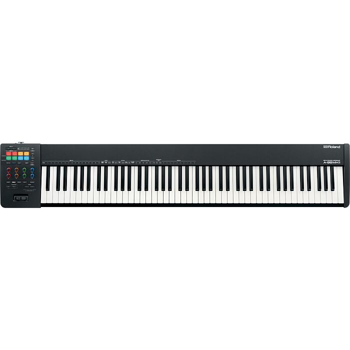 O teclado controlador MIDI Roland A-88MKII é uma excelente opção para músicos e produtores que buscam um equipamento de alta qualidade e versatilidade. Com 88 teclas de ação de martelo, ele oferece uma sensação de toque autêntica e responsiva, além de con