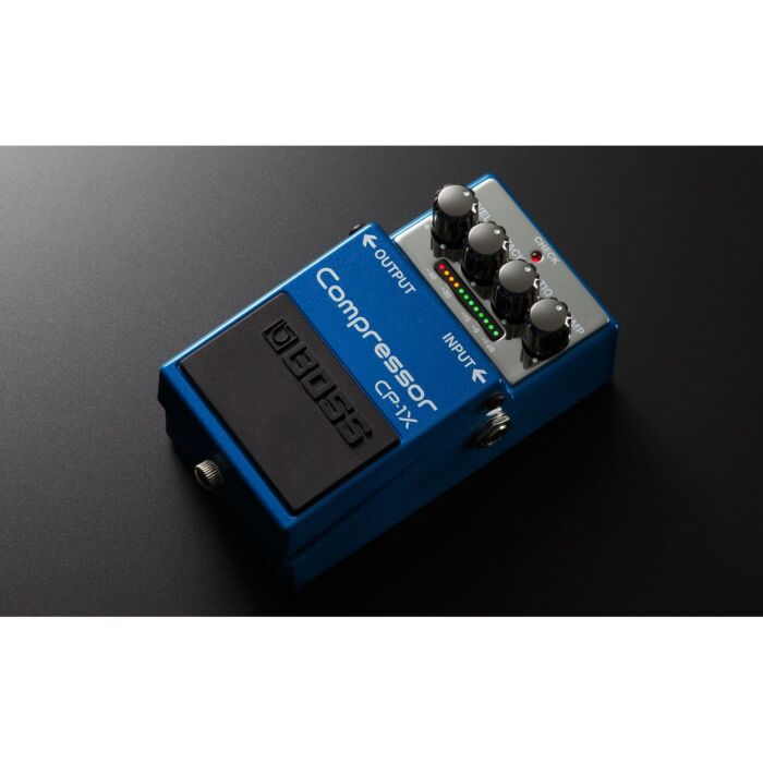O pedal de compressão Roland Boss CP-1X é uma ferramenta essencial para guitarristas e baixistas que buscam um som mais equilibrado e consistente. Com sua tecnologia avançada, o CP-1X oferece uma compressão suave e natural, sem comprometer a dinâmica e o 