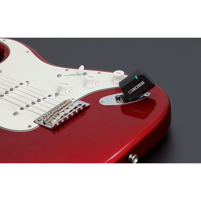 O amplificador de guitarra sem fio Roland Boss Katana-Air é a escolha perfeita para músicos que buscam praticidade e qualidade sonora. Com tecnologia wireless, é possível tocar sem a necessidade de cabos, além de contar com uma variedade de efeitos e simu