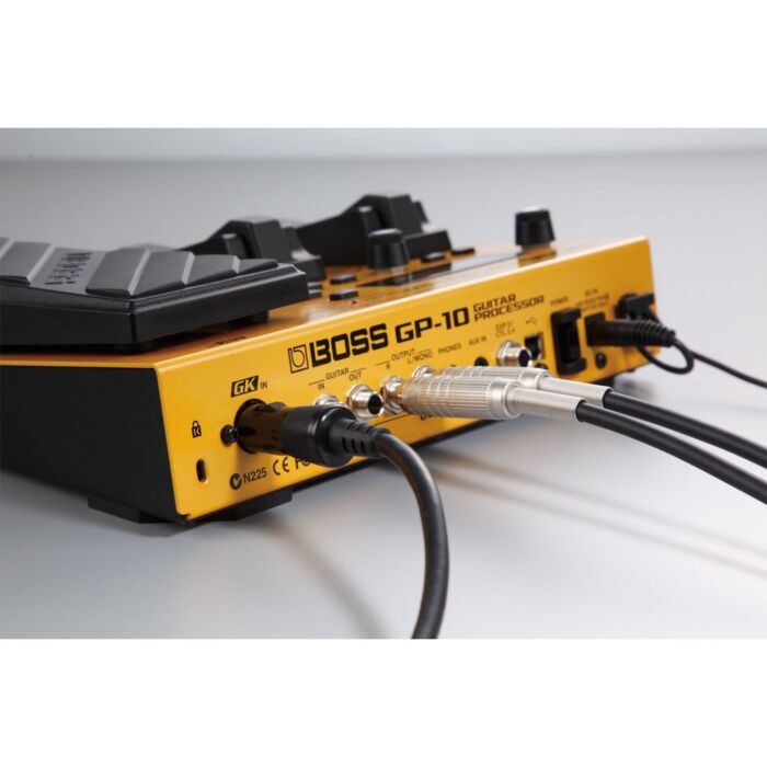Roland gp-10 gk pedaleira midi GP10 GK - PROCESSADOR DE GUITARRA Midi- Acompanha captador GK-3 e cabo GKC-5-roland gp-10 gk pedaleira midi ID-3384