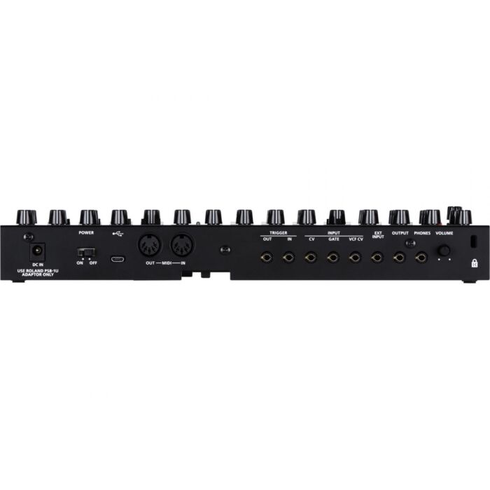 O Roland SE-02 é um sintetizador analógico compacto e poderoso, projetado em colaboração com a Studio Electronics. Com três osciladores, filtro multimodo, LFO, envelope e sequenciador integrados, este sintetizador oferece uma ampla gama de sons analógicos