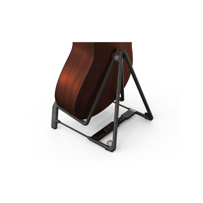 Suporte de chão para violão könig & meyer Suporte para violão de chão dobrável, leve e fácil de transportar .Com a inovadora barra transversal ajustável para violões de diferentes tamanhos ou até mesmo outros instrumentos como um violoncelo podem ser colo