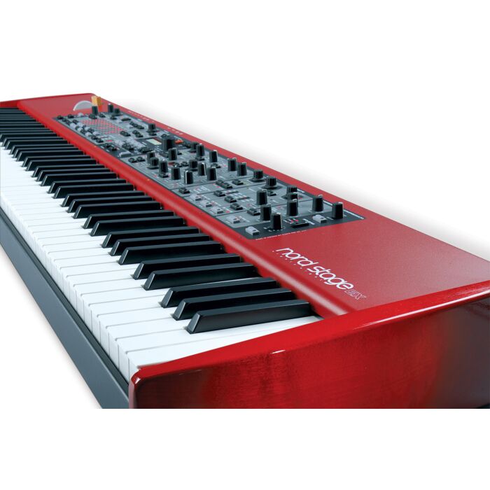 O Nord Stage 88 é um teclado de alta qualidade, projetado para músicos profissionais que buscam um som autêntico e versátil. Com 88 teclas ponderadas, o teclado oferece uma sensação de toque realista, semelhante a um piano acústico. Além disso, o Nord Sta