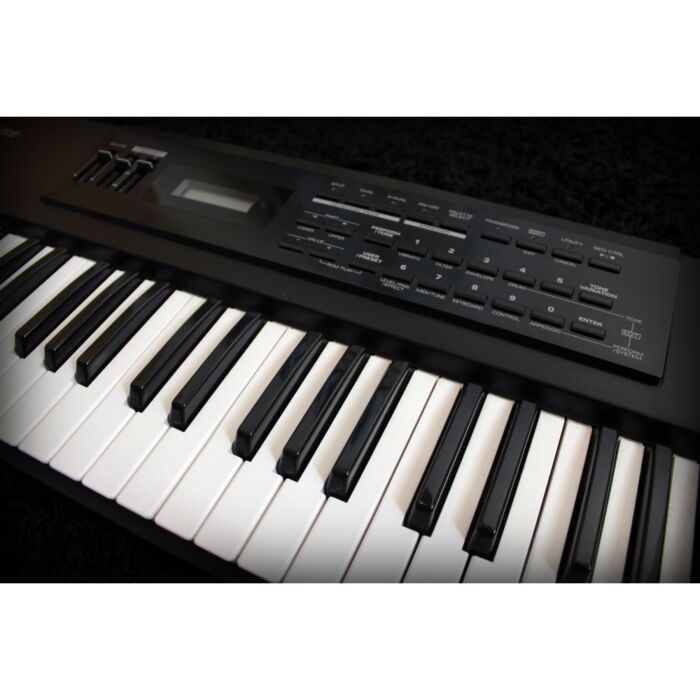 Teclado Sintetizador Roland XP-10 - Qualidade e Versatilidade
