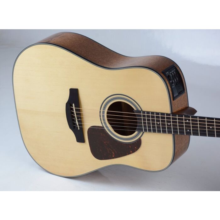 Violão takamine gd15e Violão Takamine GD15E - Folk eletroacústico, com encordoamento de aço, tampo em Spruce, corpo em Mahogany, escala em Rosewood, tarraxas cromadas, acabamento natural brilhante e pré-amplificador TP-4T.​-violão takamine gd15e ID-9908