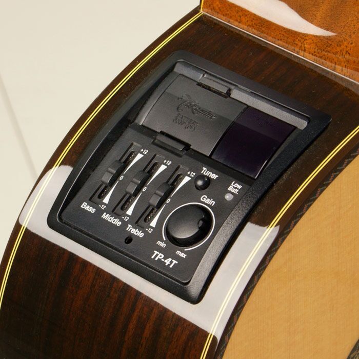 Violão takamine gx11me Violão Takamine GX11ME - Com 3/4 do tamanho de um violão tradicional, o Takamine GX11ME é um violão New Yorker em Mahogany, escala em Rosewood e acabamento natural fosco, equipado com o pré-amplificador TP-4T, com 3 bandas de frequ