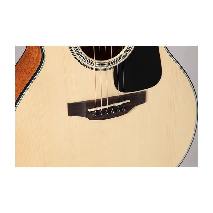 Violão takamine gx18ce ns VIOLAO TAKAMINE GX18CE NS - Com 3/4 do tamanho de um violão tradicional, construído com corpo em Mahogany laminado, braço em Mahogany, tampo sólido de Spruce e escala em Rosewood. Equipado com o pré-amplificador TP-4T. Acabamen