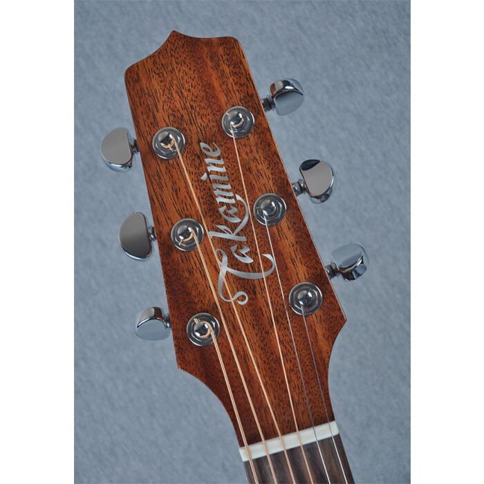 Violão takamine p2dc VIOLÃO TAKAMINE P2DC - Violão eletroacústico Folk com Cutaway, braço em Mahogany, tampo em Spruce sólido, corpo em Sapele laminado, escala em Rosewood, tarraxas cromadas (Die Cast), acabamento natural brilhante no tampo e fosco no fun