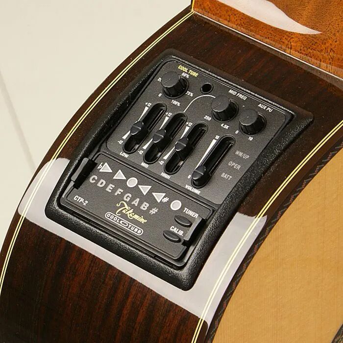 Violão takamine tc132sclh com pré ctp-2 VIOLAO TAKAMINE TC132SCLH com pré CTP-2 - Instrumento com tampo sólido de Cedro e escala de Rosewood, para canhoto-violão takamine tc132sclh com pré ctp-2 ID-9832