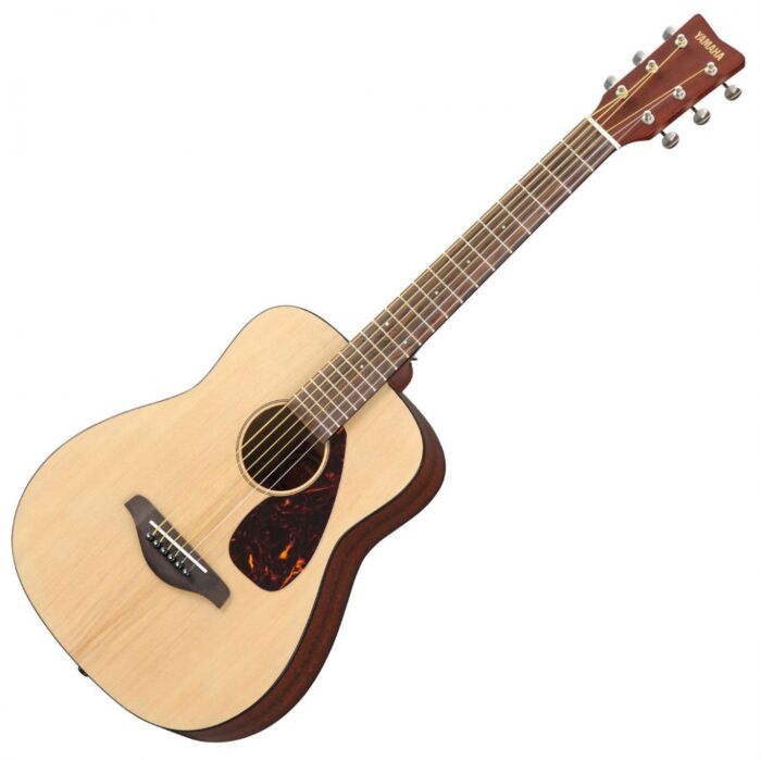 Yamaha jr-2 na violão infantil O JR2 é um violão acústico compacto criado a partir de nossa super conhecida e procurada série FG. Seu tamanho compacto e o autêntico tom acústico tornam o JR2 um violão excelente para se carregar e tocar em qualquer lugar.