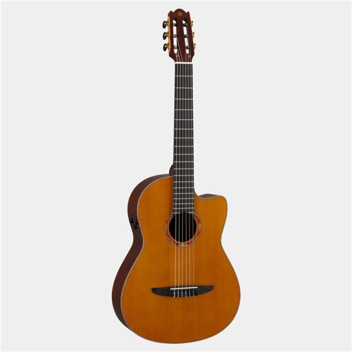 O violão Yamaha NCX3 C é um instrumento de alta qualidade, projetado para atender às necessidades dos músicos mais exigentes. Com um corpo em madeira de nogueira, tampo em abeto sólido e braço em mogno, este violão oferece um som rico e equilibrado, com e
