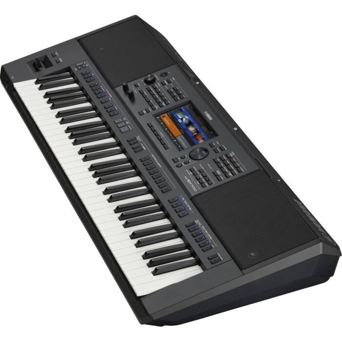 Teclado Arranjador Workstation Yamaha PSR-SX700. com 986 sons, incluindo 131 sons "SuperArticulation!" e 24 "Organ Flutes" (orgãos de tubo) flautas de órgão. 41 kits de bateria / SFX, 400 ritmos, incluindo 353 Pro, 34 Session, 10 DJ e 3 Free Play. • Memór