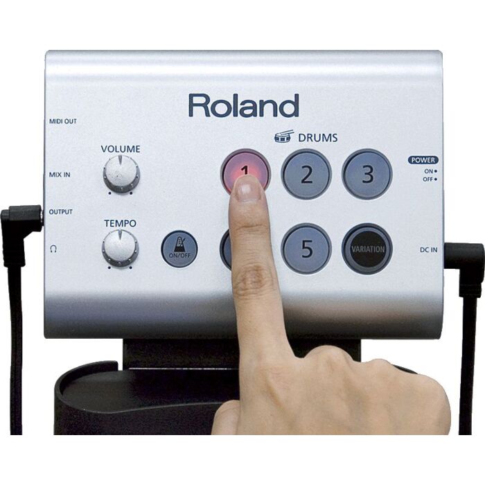 A Roland HD-1 V-Drums Lite é uma bateria eletrônica compacta e versátil, ideal para iniciantes e músicos que precisam de uma opção mais silenciosa para praticar em casa. Com pads de alta sensibilidade e uma variedade de sons de bateria e percussão, é poss