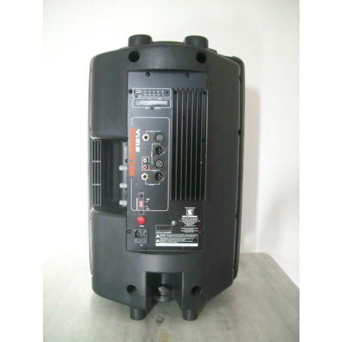 A caixa acústica ativa Selenium S121A é uma excelente opção para quem busca qualidade sonora e praticidade. Com potência de 150W, ela é capaz de reproduzir sons com clareza e fidelidade, sendo ideal para uso em eventos, festas e apresentações musicais. Al