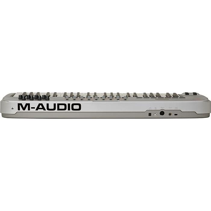 O M-Audio Oxygen 49 é um controlador MIDI de teclado com 49 teclas sensíveis à velocidade, que oferece uma ampla gama de recursos para produção musical. Com oito pads de bateria retroiluminados, nove faders e botões de controle, além de um visor LCD, o Ox