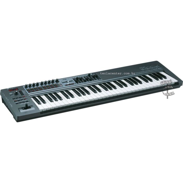 O Roland Edirol PCR-800 é um controlador MIDI de alta qualidade, projetado para músicos e produtores que desejam ter controle total sobre seus equipamentos de áudio. Com 61 teclas sensíveis à velocidade, 27 controles programáveis e 8 pads de bateria, este