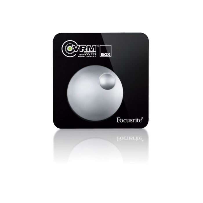 A Focusrite VRM Box é um acessório de áudio profissional que permite o monitoramento virtual de referência de mixagens de gravação. Com ela, é possível simular diferentes ambientes de escuta e conferir como o som se comporta em cada um deles. Além disso, 