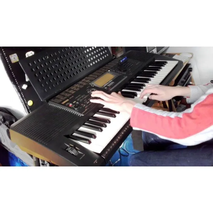 Yamaha PSR-620 Teclado com 141 vozes e kits de percussão automáti