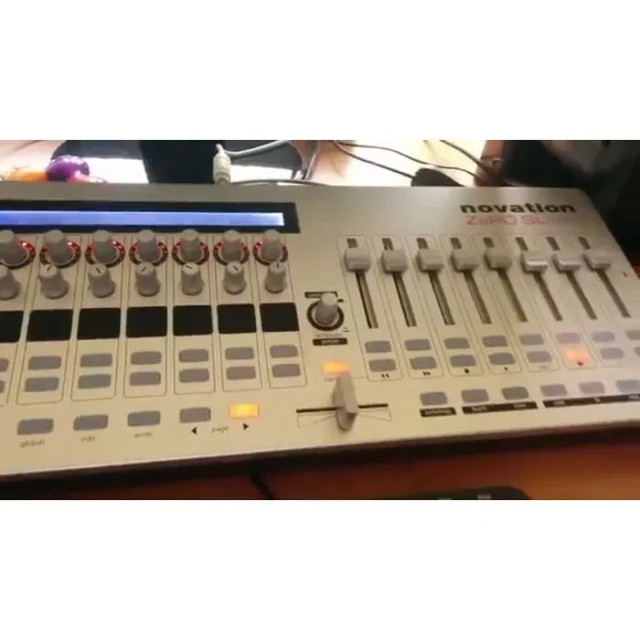 Novation ZeRO SL MkII MIDIコントローラー novationzeroslmkiicontroladorr